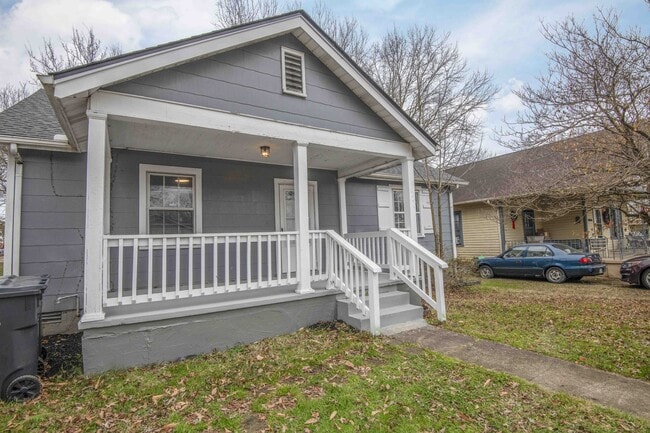 Photo - 2440 Woodbine Ave House