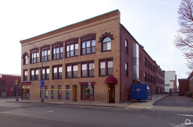 Building Photo - 1-13 Main St