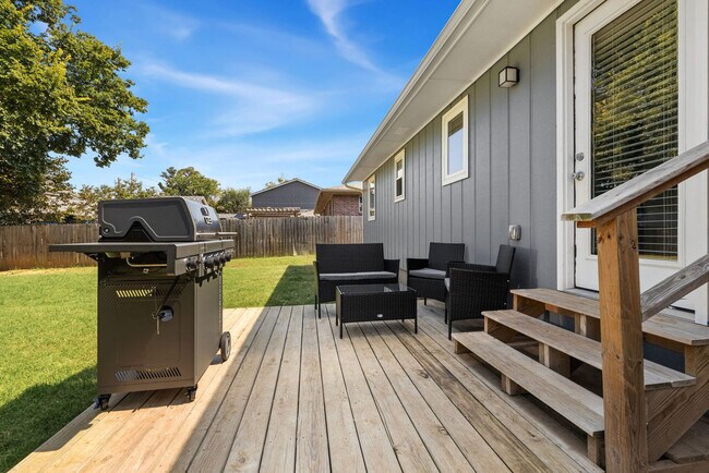 Building Photo - 804 SW 2nd St