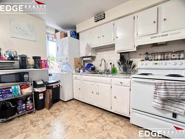 Building Photo - 132 Emerson St