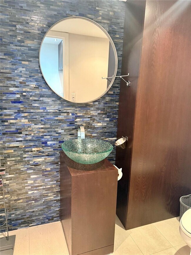 Foto del edificio - 540 Brickell Key Dr