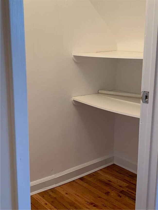 Building Photo - 514 E Park Ave