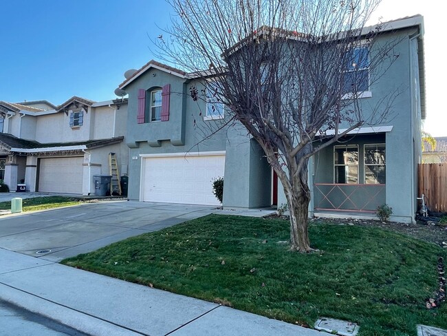 Foto del edificio - LARGE TWO STORY HOME IN ROCKLIN WITH 4 BED...