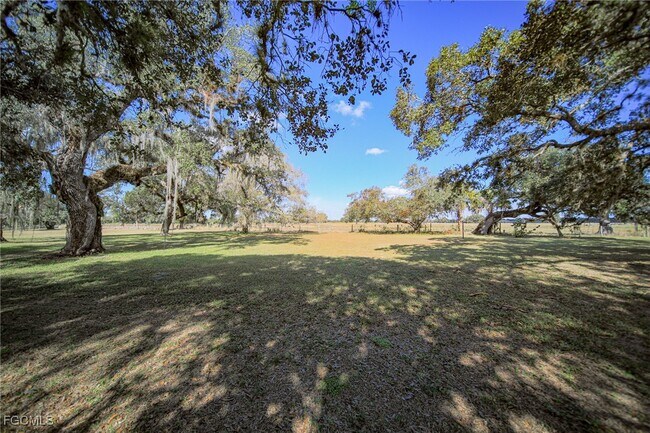 Foto del edificio - 1250 Riverbend Dr