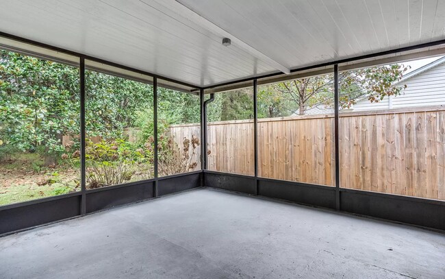 Foto del edificio - Beautiful Summerville Rent Ready, Fully Re...