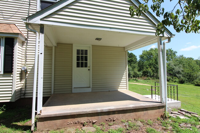 Building Photo - 229 Pittstown Rd