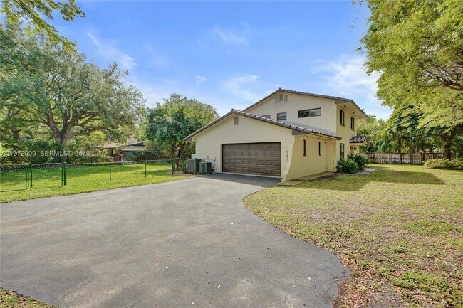 Building Photo - 9901 SW 79th Ave