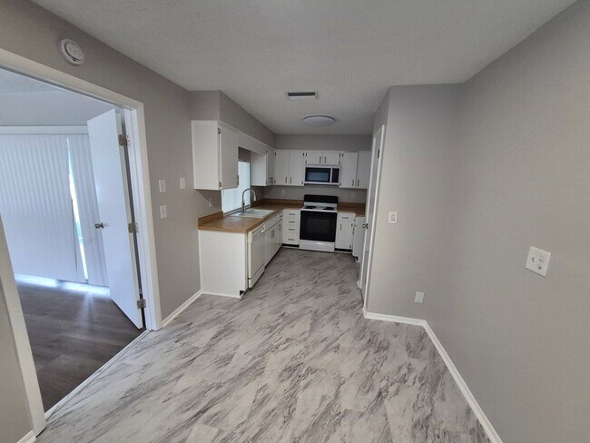 Foto del edificio - 332 Upland Ave