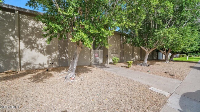 Building Photo - 1816 W Tuckey Ln