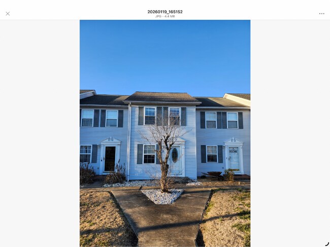 Foto del edificio - 219 Hunter Hills Cir