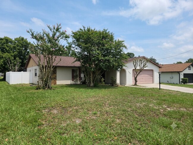 Foto del edificio - 2 bedroom 2 bathroom Fully Fenced in Yard