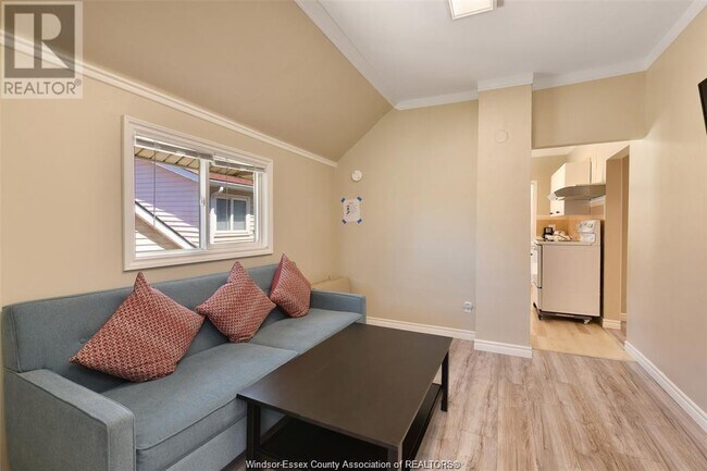 Photo du bâtiment - 850 Windsor Ave