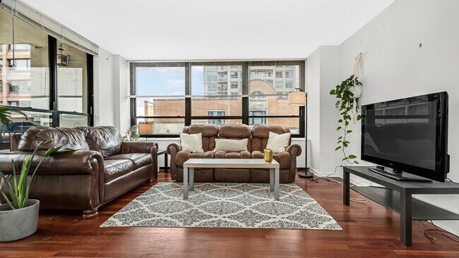 Foto del edificio - 222 E Pearson St