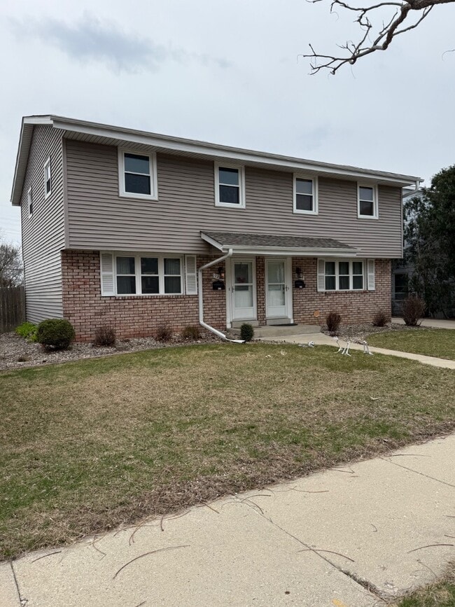 Building Photo - 9221-9223 W Morgan Ave