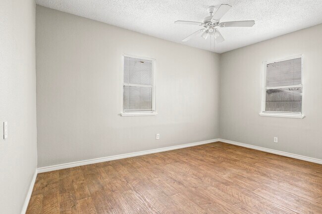 Building Photo - 315 Elm St