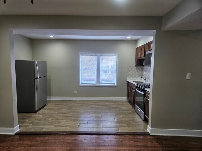 Foto del edificio - 3040 N Cicero Ave