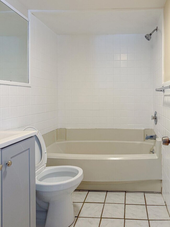 Foto del edificio - Renovated 1br with All Utilities Included