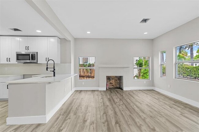 Building Photo - 634 37th St
