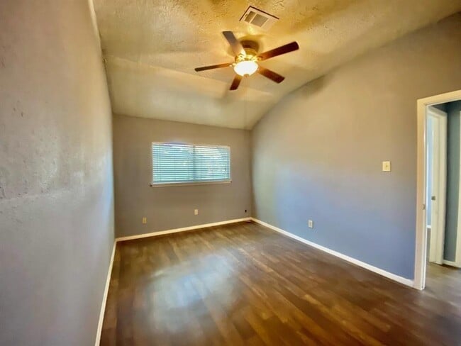 Building Photo - 11013 Crenchrus Ct