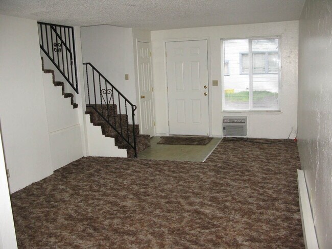 Building Photo - 939