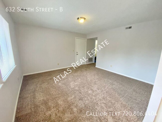 Building Photo - Lower Level 2 Bedroom, 1 Bath Apartment wi...