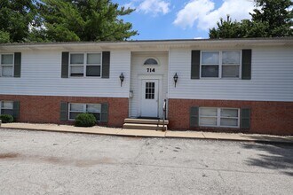 Building Photo - 714 S State St