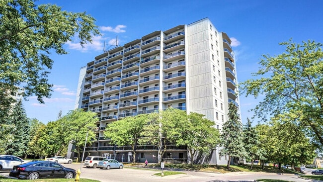 Building Photo - Trillium Towers I/II