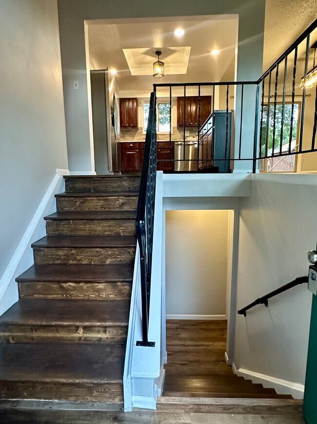 Foto del edificio - Updated Split-Level Gem | 5BD, 3BA | Large...