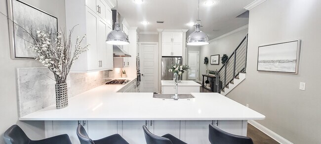 Chef's kitchen - 1314 S Moody Ave