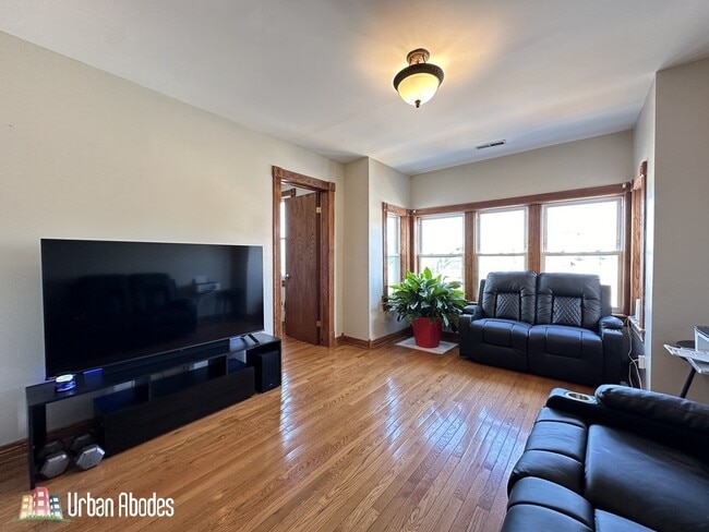 Building Photo - 3532 N Elston Ave