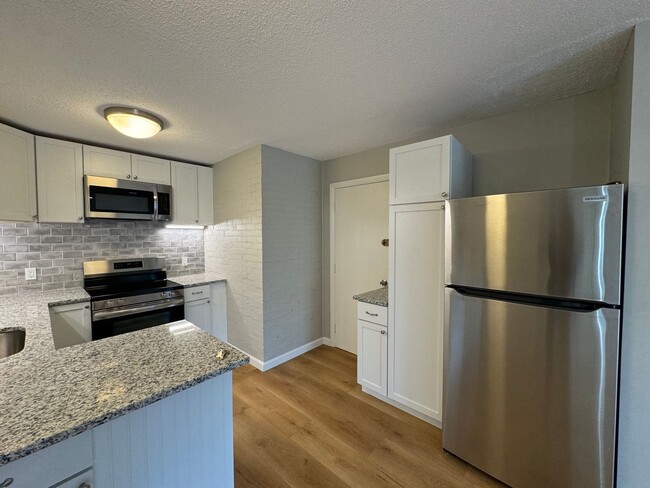 Building Photo - Sunlit Sanctuary: Spacious Two-Bed Apartme...