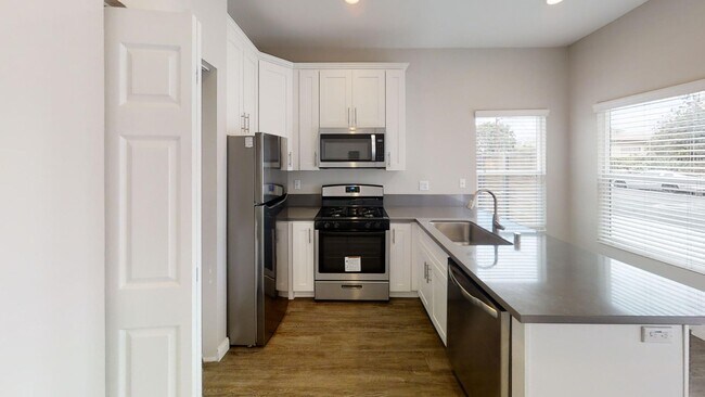 Building Photo - 5214 E Falls View Dr