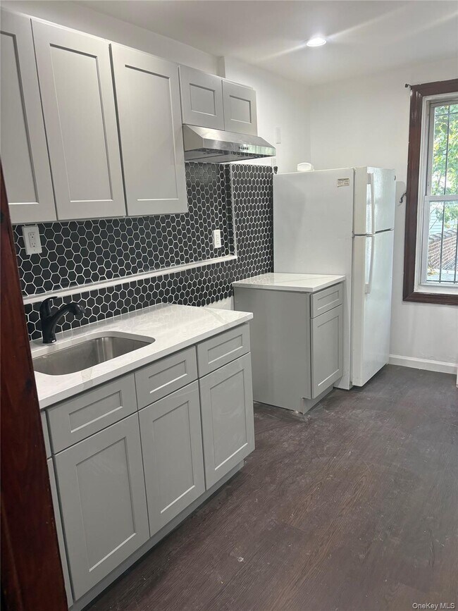 Foto del edificio - 107-05 Rockaway Blvd