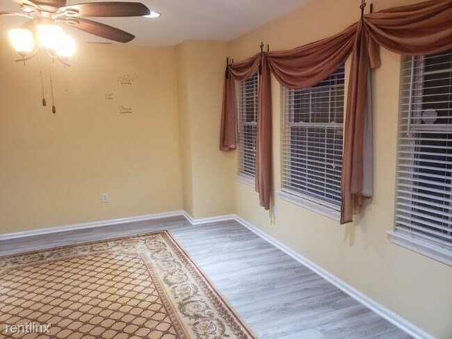 Building Photo - 3 br, 3 bath Townhome - 21 Patcong Dr