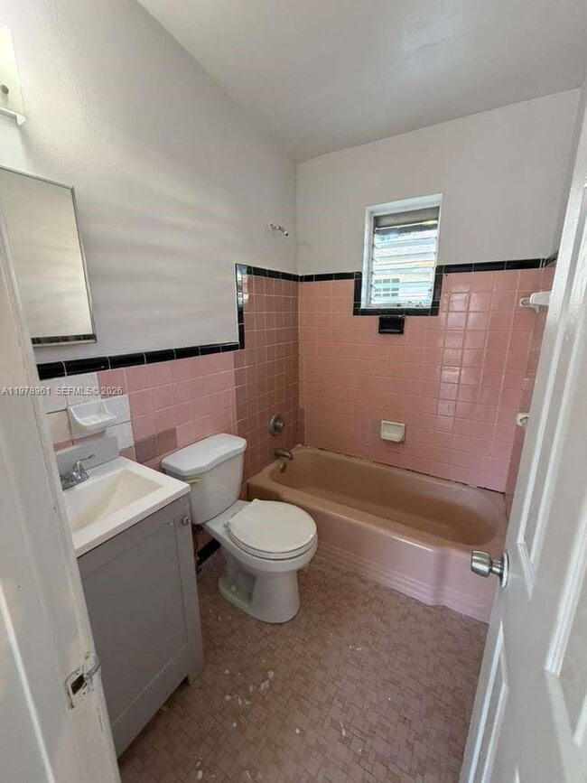 Foto del edificio - 132 NE 70th St