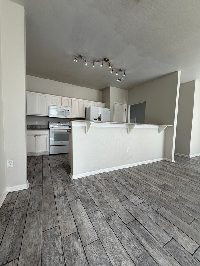 Building Photo - Beautifully Updated 3Bed/2.5Bath Townhouse in the Heart of Destin