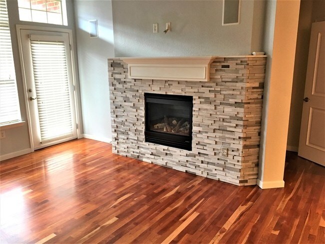 Building Photo - Beautiful Home in Englewood