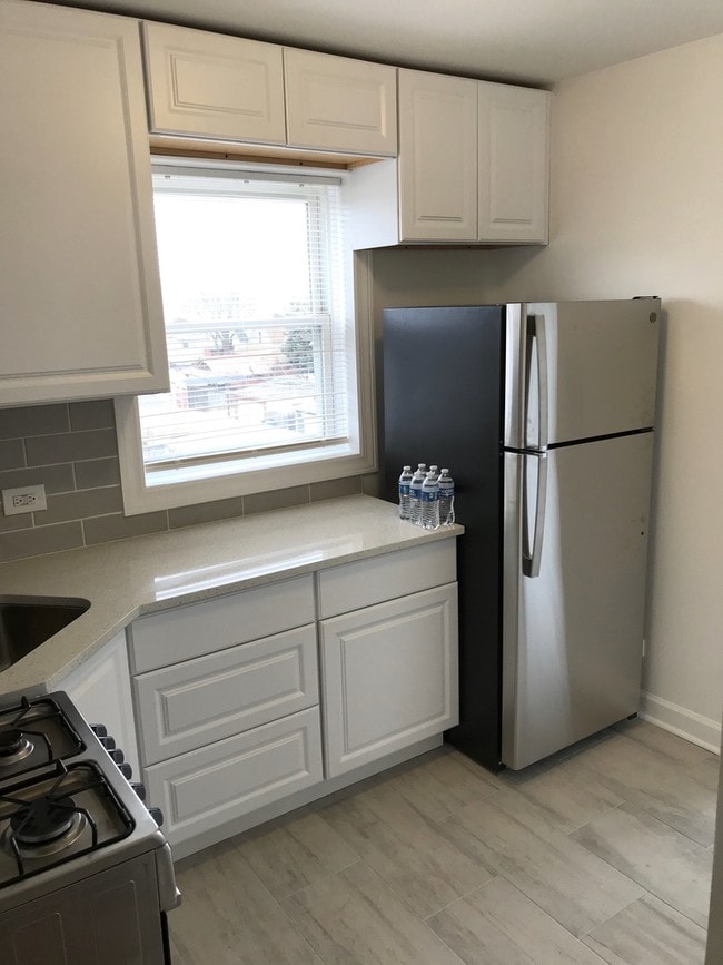 Building Photo - 2157 N Kenneth Ave