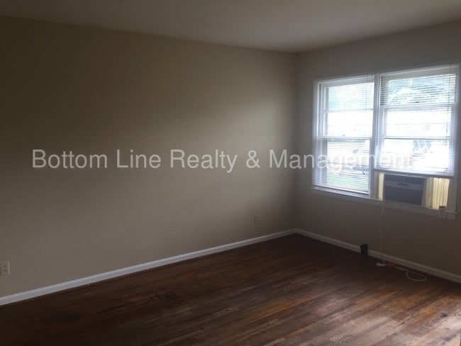Building Photo - 3101 Girard Ct