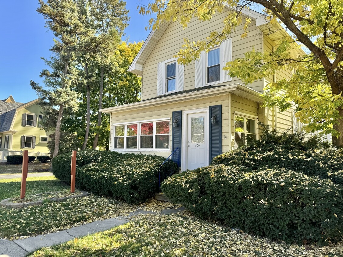 Foto principal - 509 W Main St