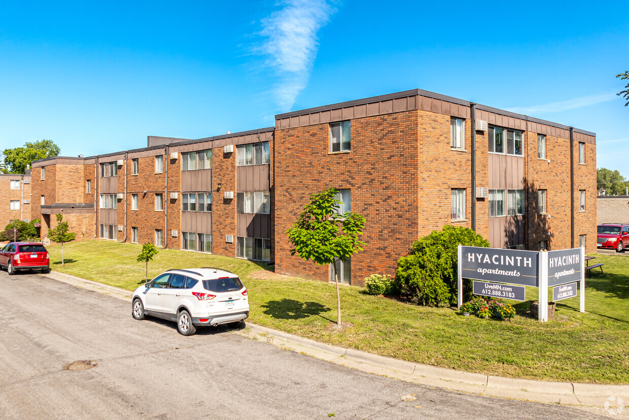 Primary Photo - Hyacinth Apartments