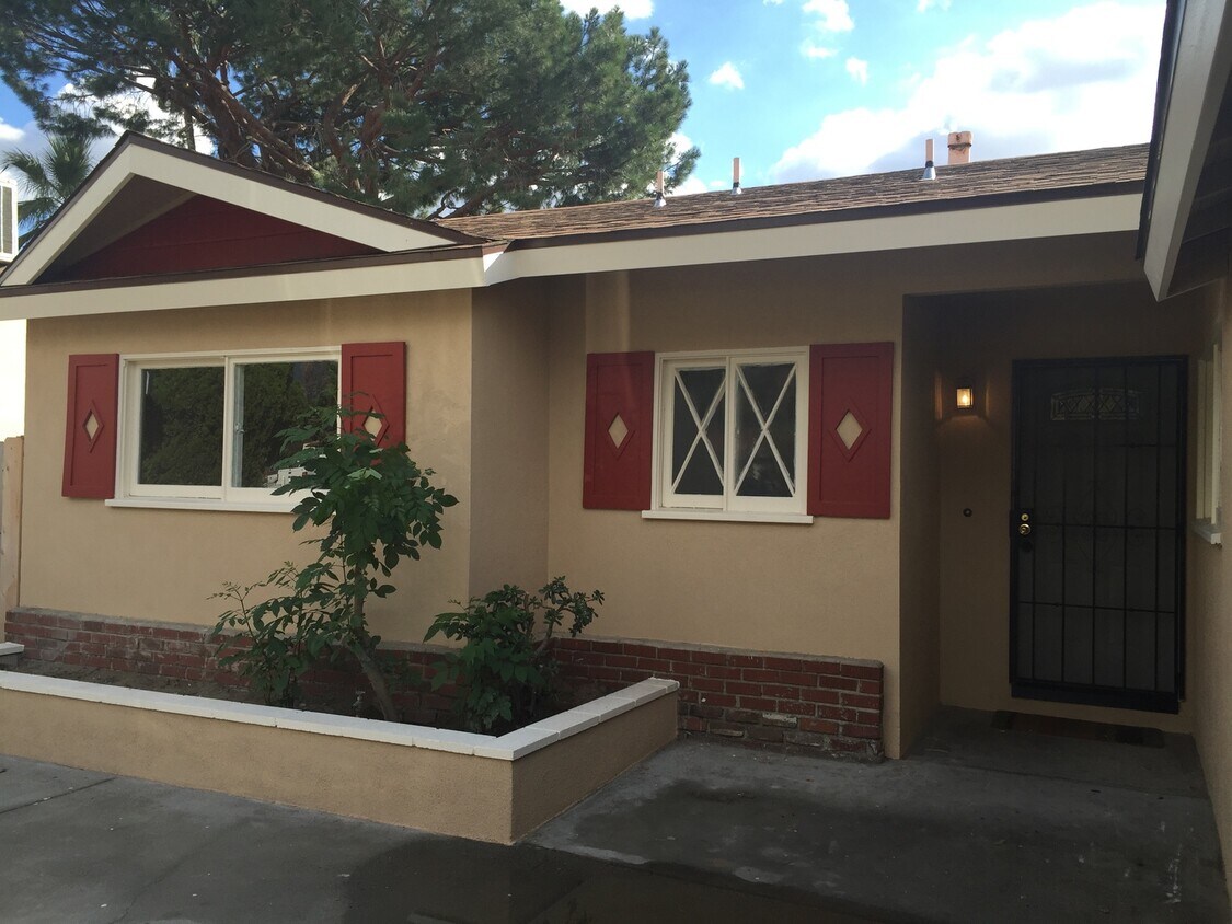 Primary Photo - 3BD/2BA HOUSE - 848 E.YALE St.