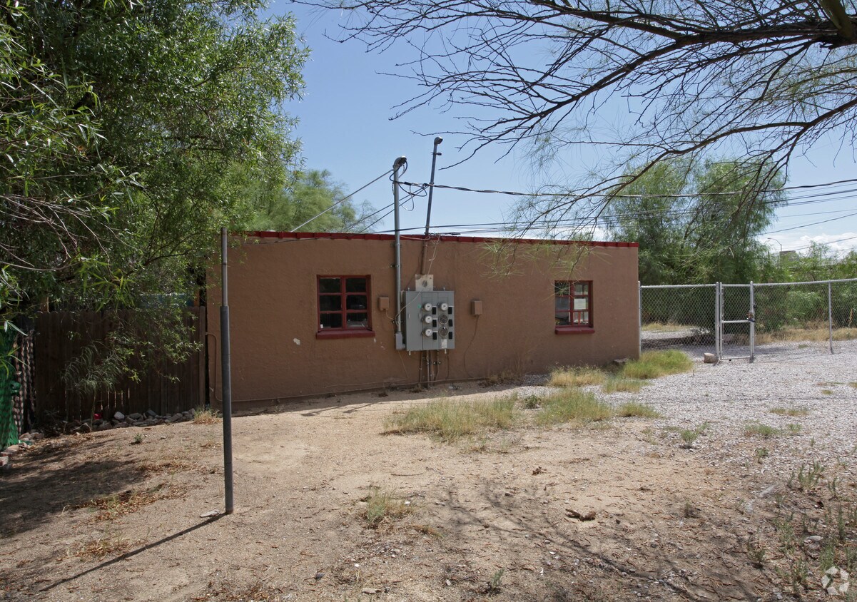 Building Photo - 2614 N Balboa Ave