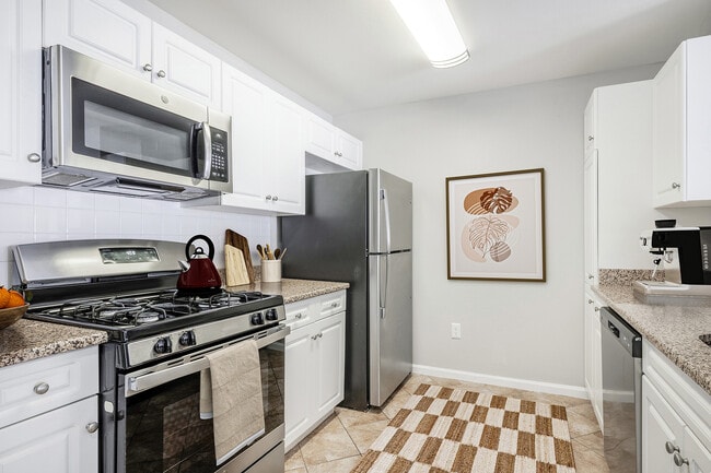 Building Photo - Arrive Fort Lee