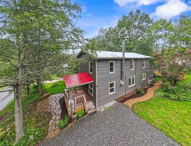 Foto del edificio - Charming Black Mountain Rental!