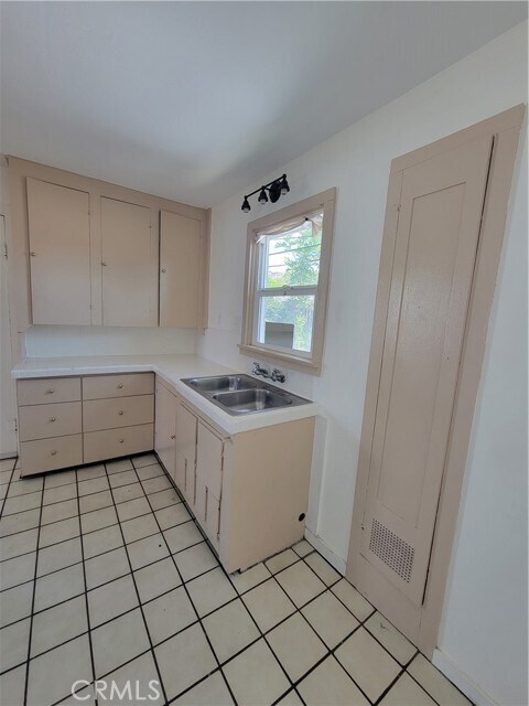 Foto del edificio - 2012 Cherry Ave