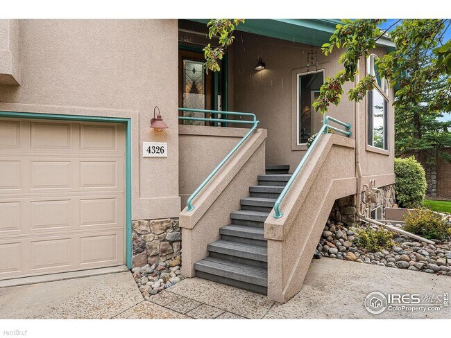 Building Photo - 3 br, 2.5 bath Townhome - 4326 Clay Common...