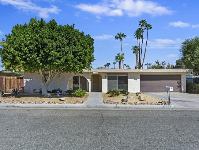 Foto del edificio - 74582 Candlewood St