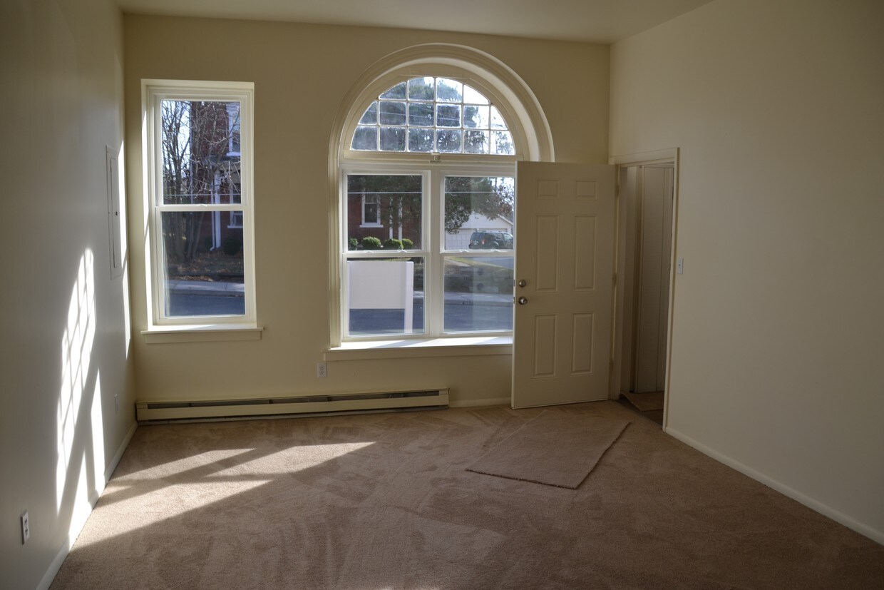 Building Photo - 119 4th St