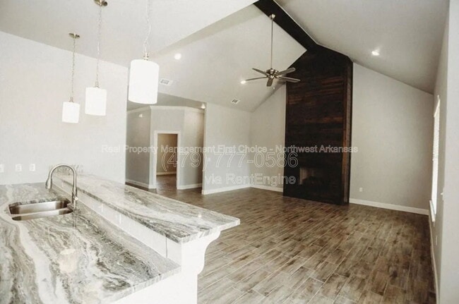 Foto del edificio - 1411 Sweetbriar Way